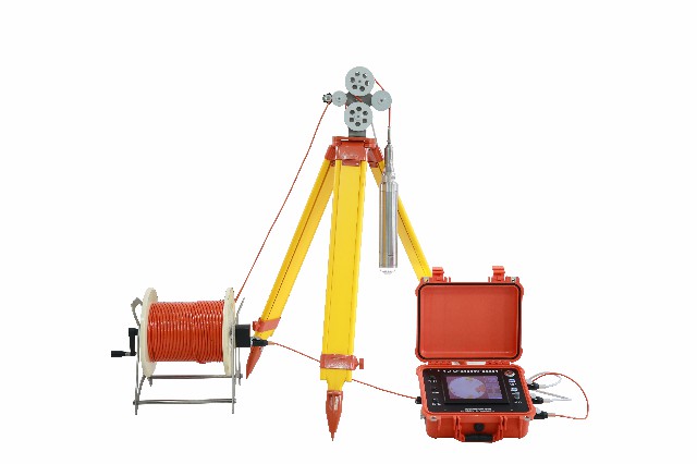           三维智能钻孔电视成像仪